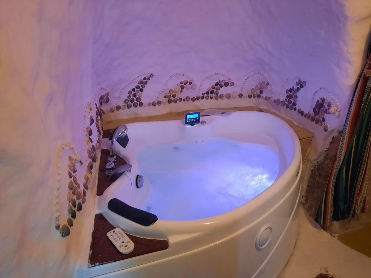 Creatively Designed Cavehouse With Jacuzzi Villa Gorafe Exteriör bild